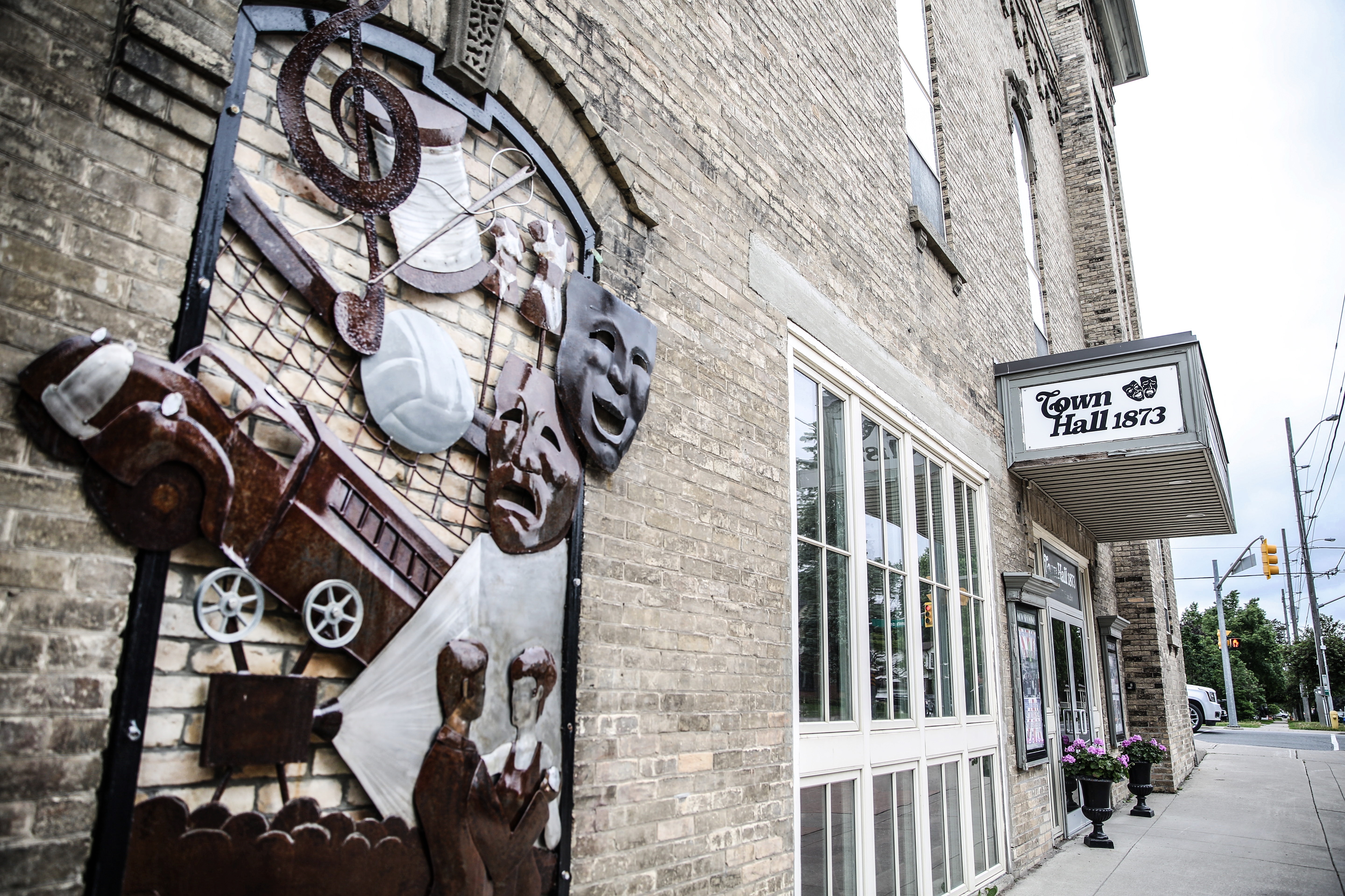 Town Hall Theatre in Port Perry exterior sign and mural