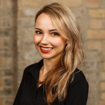 Headshot of Alona Topolnisky