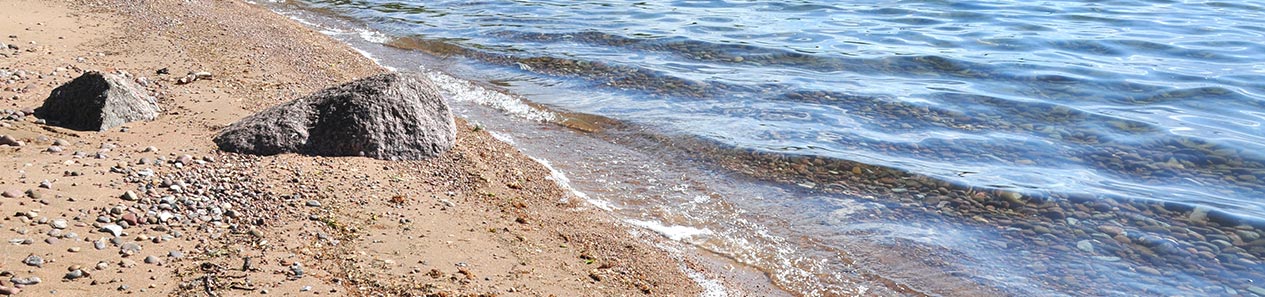 Sandy beach at a lake.