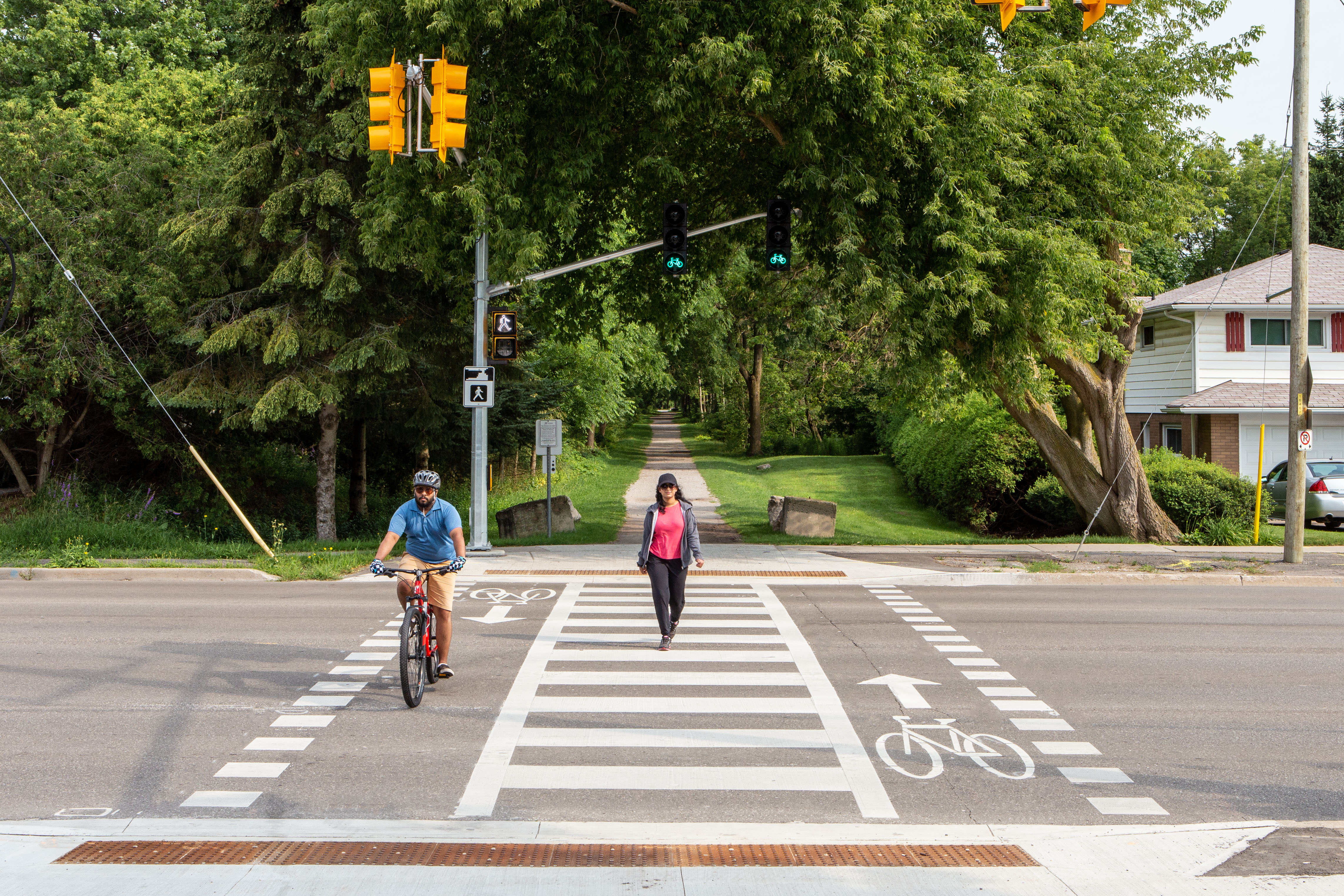 pedestrians crossing a combined crossride