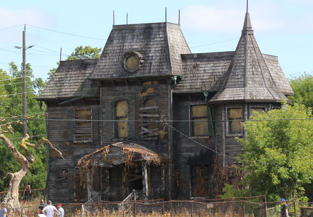 Exterior photo of house used in the film "IT"