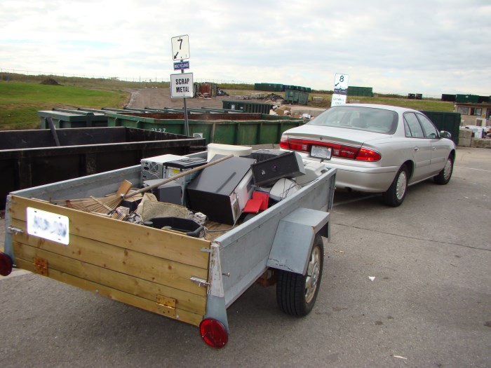 Car delivering waste to a Waste Management Facility