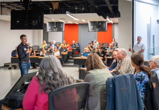 An engaging talk during the DAAC Farm Tour
