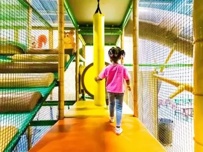 Indoor-Attractions-Nebs-Fun-World-405x284-button-1.jpg
